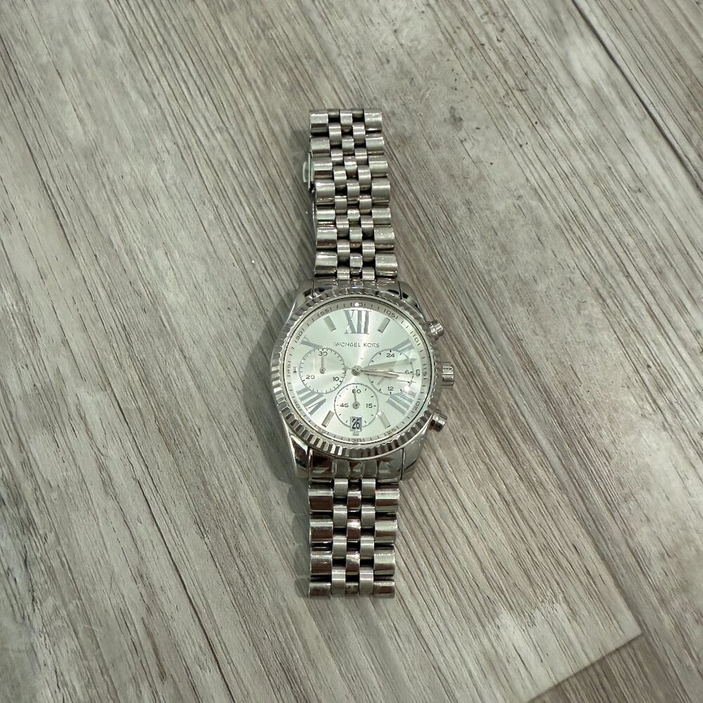 Michael Kors Lexington MK5555 38mm Stainless Steel Case with Stainless Steel
